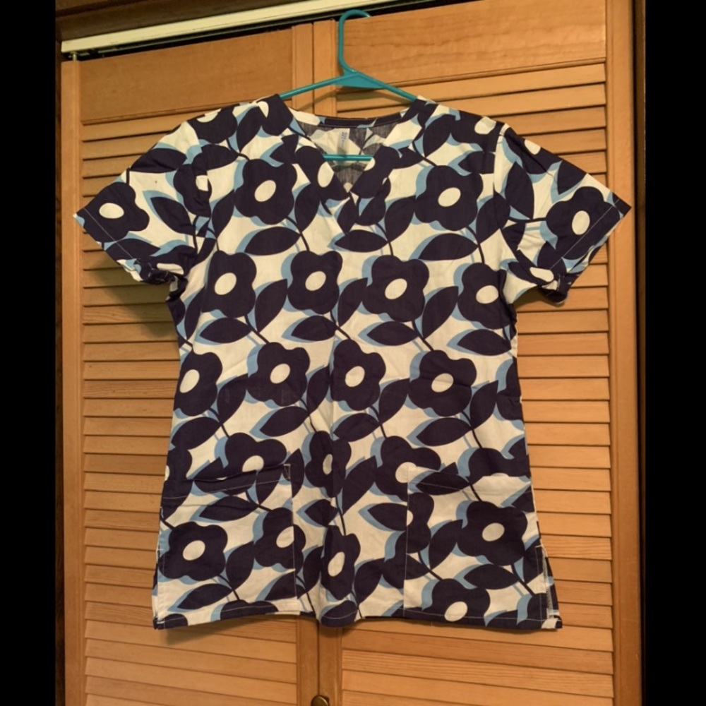 Blue flower scrub top